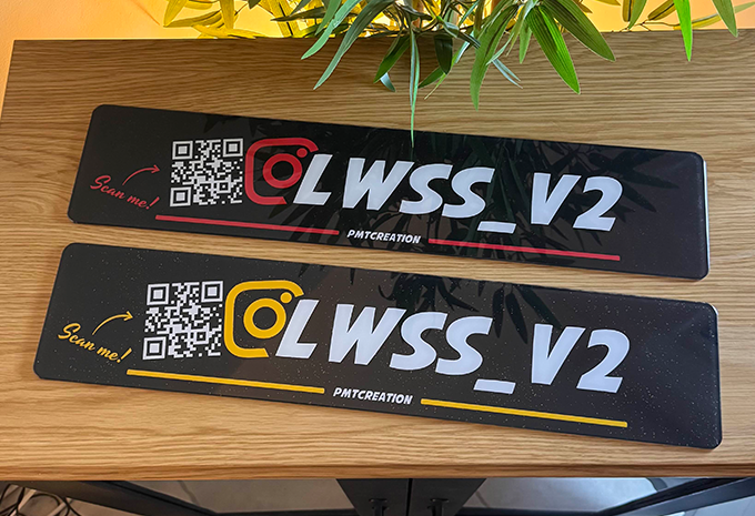 Comment se passe la création d'un cache-plaque personnalisé?