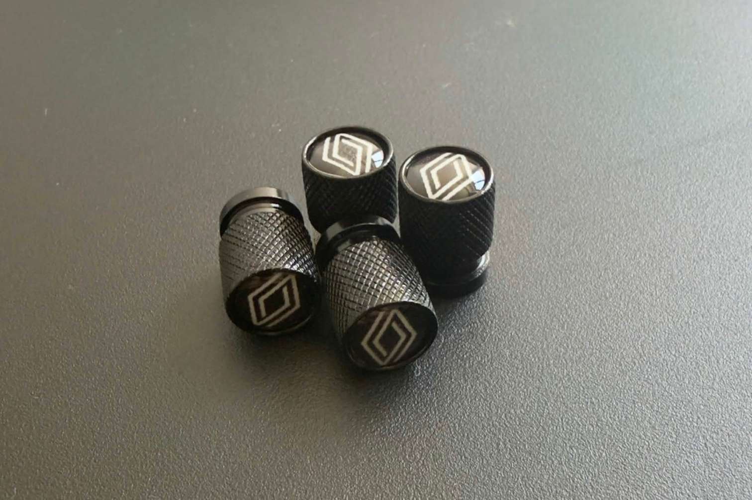 Bouchon de valves noire renault sport (vendu par 4)