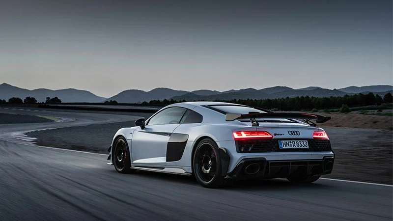 r8_gt_vue_arriere_audi_dbf_bordeaux.png__PID:04badfb3-d0aa-46f4-9711-2803d44e7f0c